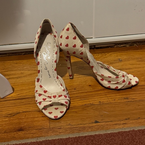 Heart Alice + Olivia heels - Picture 6 of 6